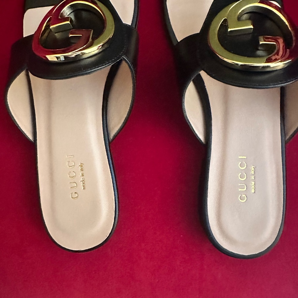 Gucci Black Sandals with Gold Logo - Picture 4 of 10